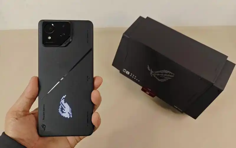 华硕败家之眼rog8游戏手机快速开箱上手,外表低调内敛但是内在绝对