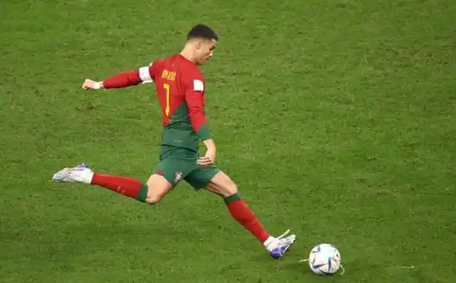 c罗已经拒绝了沙特球队利雅得胜利队的邀约,现阶段去亚洲踢球不是c罗