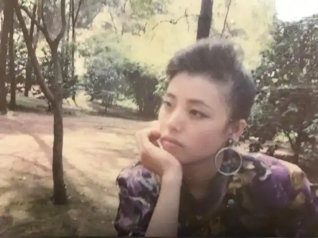 在八十年代末到九十年代风靡一时的发型.