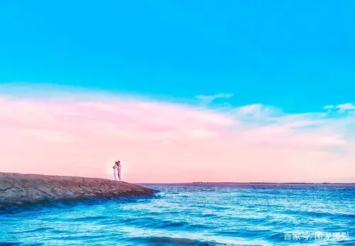 海边抓拍的婚纱照片,怎么通过后期简单几步操作,变得大气唯美呢