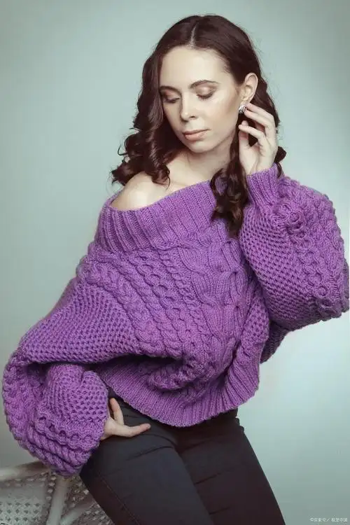 紫色毛衣外套怎么搭配