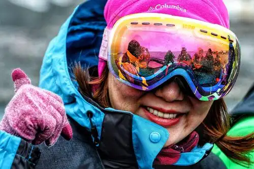 此时,每个人脸上洋溢着紧张,幸福,期待的神态,等待着踏上南极洲陆地最