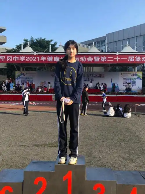 严重了网课两个星期了 不知道什么时候才能回学校呢#深圳  #深圳校服