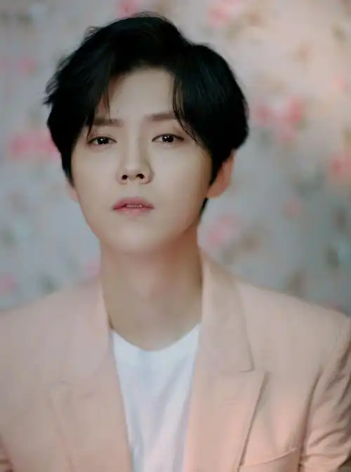 鹿晗儒雅温柔写真图片