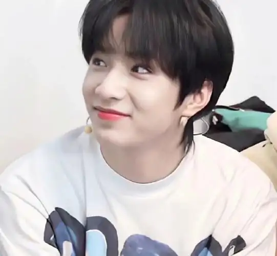 刘耀文超级卡哇伊的图片