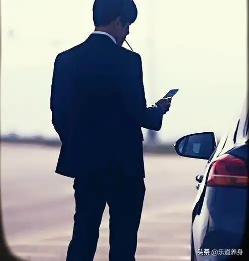 池昌旭抽烟人前一套背后一套诚实比抽烟更重要