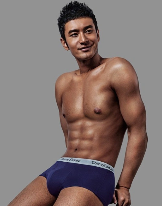 当男星露出腹肌,李晨黄晓明还有他们,你最喜欢谁?