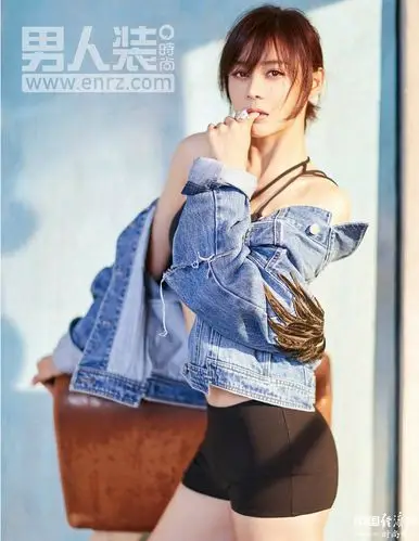 袁姗姗登《男人装》 封面 妩媚性感极具感染力和视觉冲击力