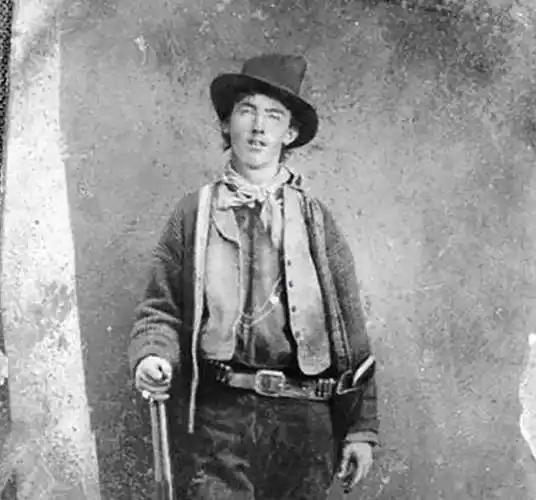 他花13元买了张老照片,5年后却价值3000万,只因照片上有一人_比利