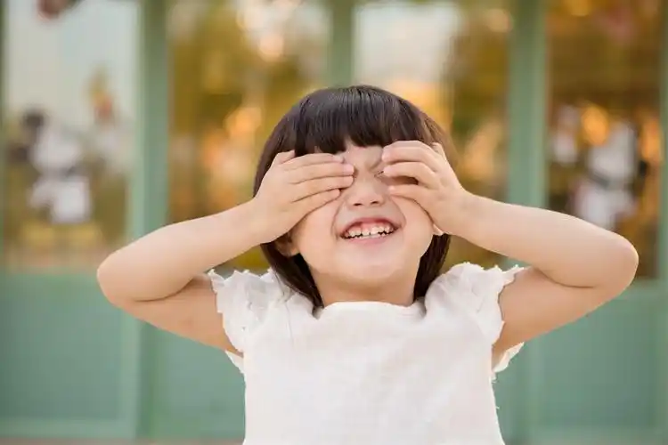 温馨浪漫气息中孩子萌萌哒.