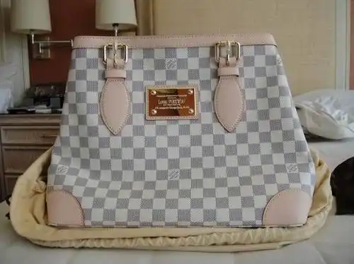 晒晒炫富女郭美美的"私家奢侈品衣橱"