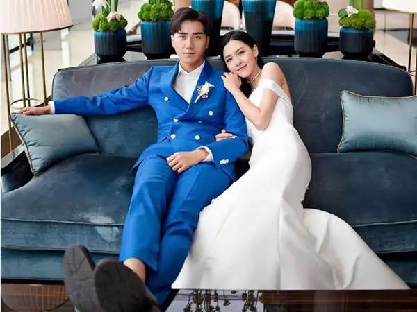 最年轻的明星夫妻,23岁就领证,而她没毕业就被求婚