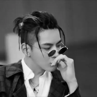 爱豆头像  吴亦凡头像> by乔奈