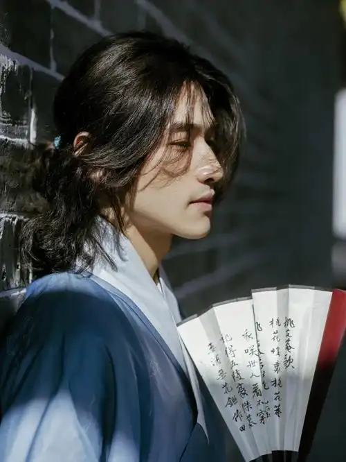 侧颜金城武的汉服小哥