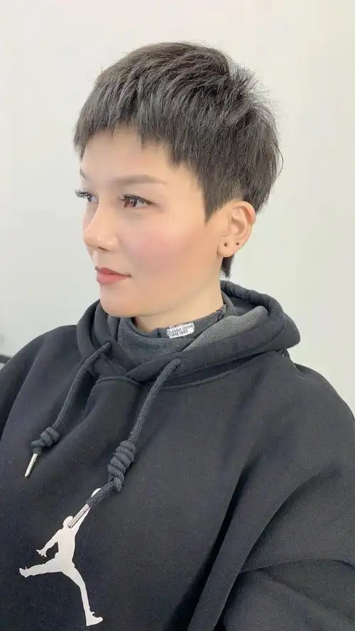 女人40岁,今夏发型这样剪,拒绝老气显年轻|刘海|短发|烫发|发尾|发际