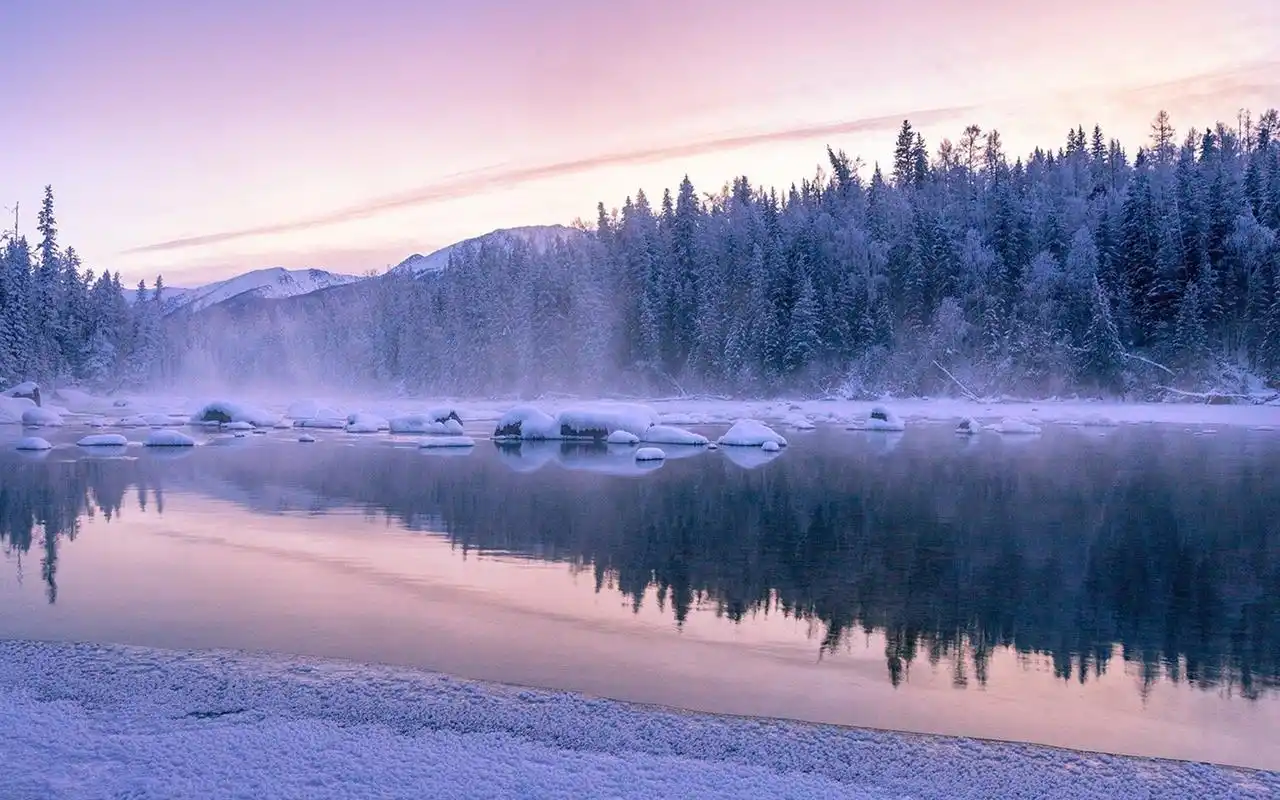 新疆喀纳斯静谧冬日美景高清壁纸