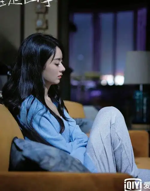 侧脸好看的,赵丽颖是其中一个