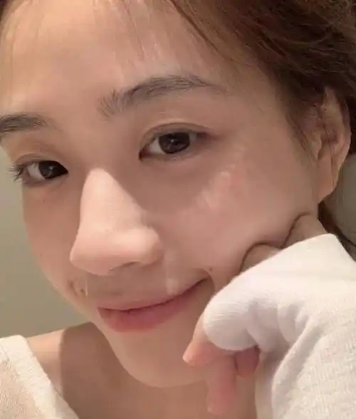 素颜好看的女人,都少不了这4个特征,是天生的清纯"少女脸"_女生_皮肤