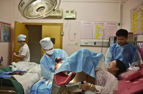 孕妇生下宝宝胃被切,竟是生孩子太用力,医生无奈