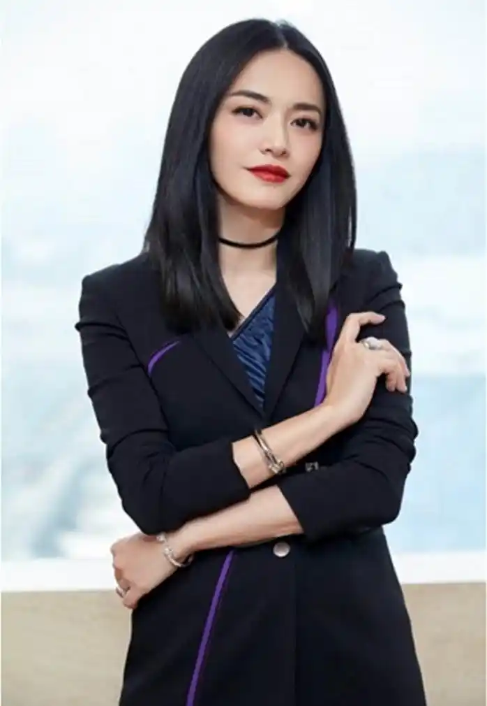 姚晨的穿搭简直就是职场搭配教科书简单搭配也能穿出气质感