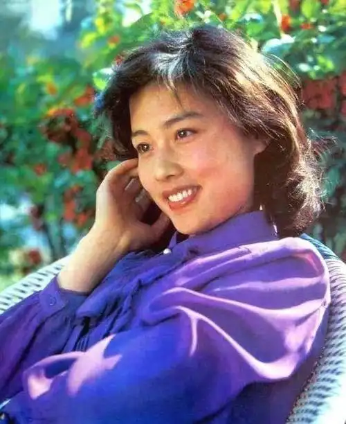 她曾与刘晓庆齐名,一婚失败隐退卖啤酒,二婚成了杜淳后妈又离婚