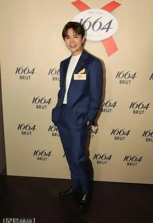 10位美女粉丝被张敬轩邀请参加多人口部运动自曝怕做错事