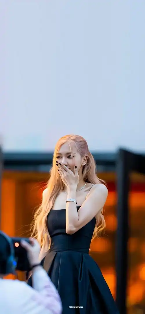 朴彩英#手机壁纸    cr.triplenwrsp