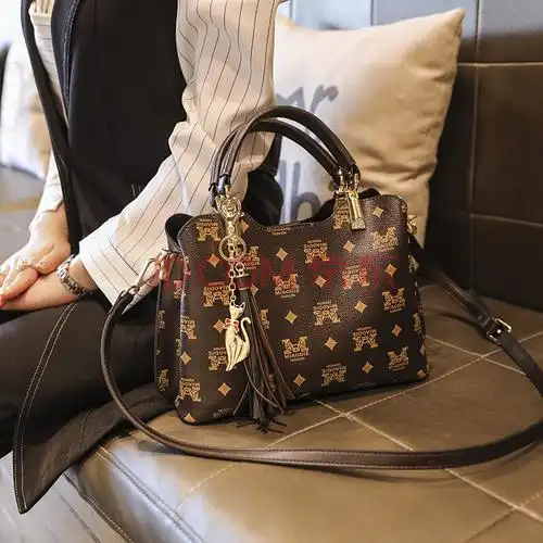 酷奇女包轻奢品牌ck女包2021香港代购真皮新款潮时尚小今年流行斜挎网