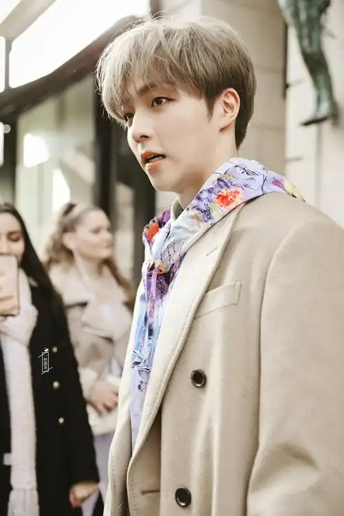 金发小王子,奶狗!我可以