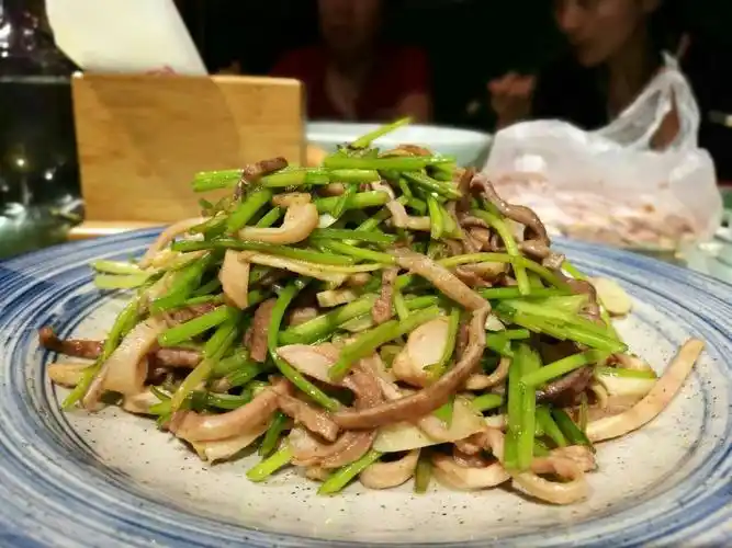 芫爆肚丝,还不错;菜单上还有不少可以选择的菜品,下次可以再来.