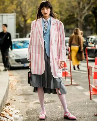 中国超模雎晓雯2019春夏巴黎时装周街拍