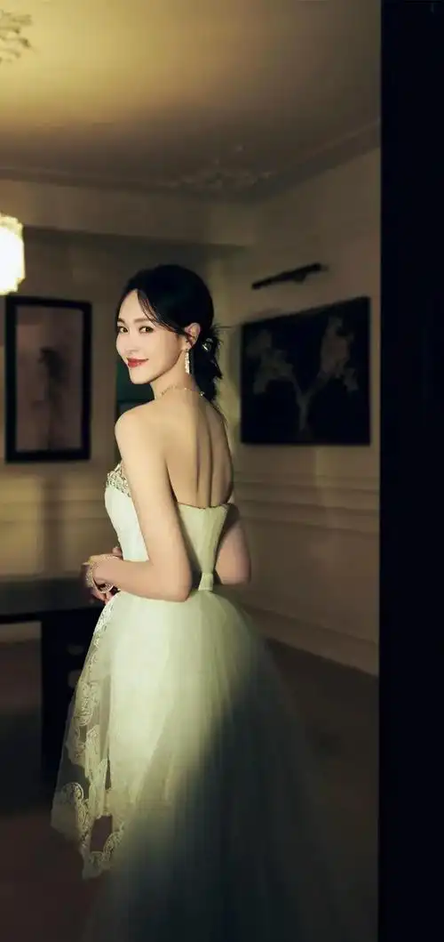 美女壁纸第2511期唐嫣