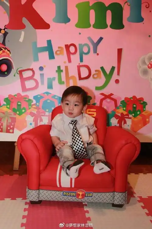 林志颖为大儿子庆生,14岁kimi身高近一米八,长得比爸爸还壮