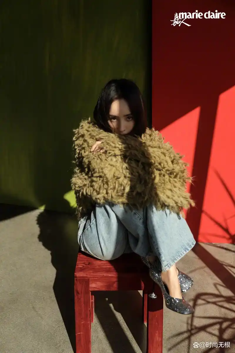 杨幂在嘉人时尚杂志十一月刊封面大片的多样化穿搭