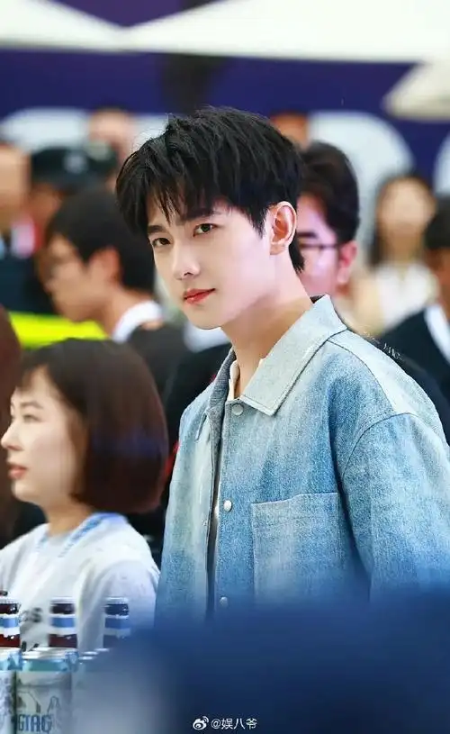 看发型推测蛮早的预制饭白啤那会的发型@杨洋