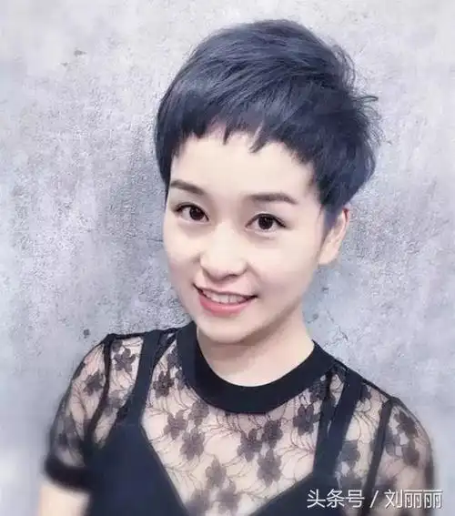 头大的女生适合什么发型?试试这4款,瘦脸又好看