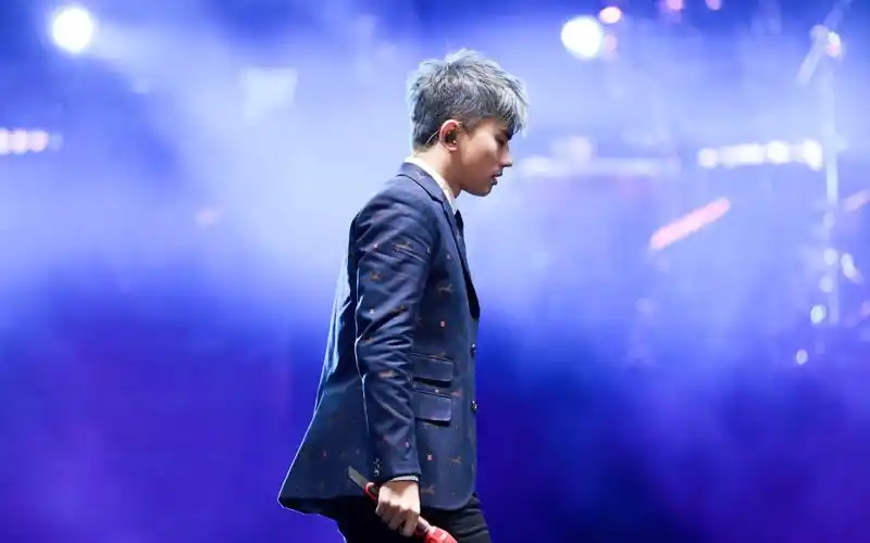 【张杰】【每天爱你多一些】演唱会现场版