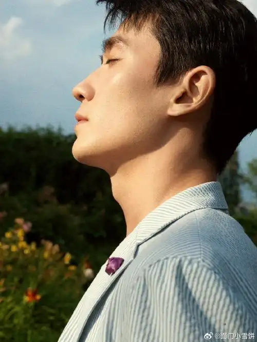 朱一龙〗我再也没有见过繁砾星空,因为在见到你的那一刻,璀璨众星皆