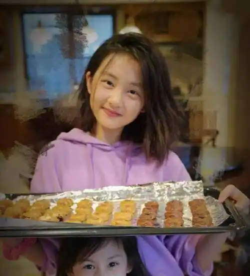 但不能否认多多在孙俪和黄磊的散养中成长为一个独立,优秀,美丽的女孩