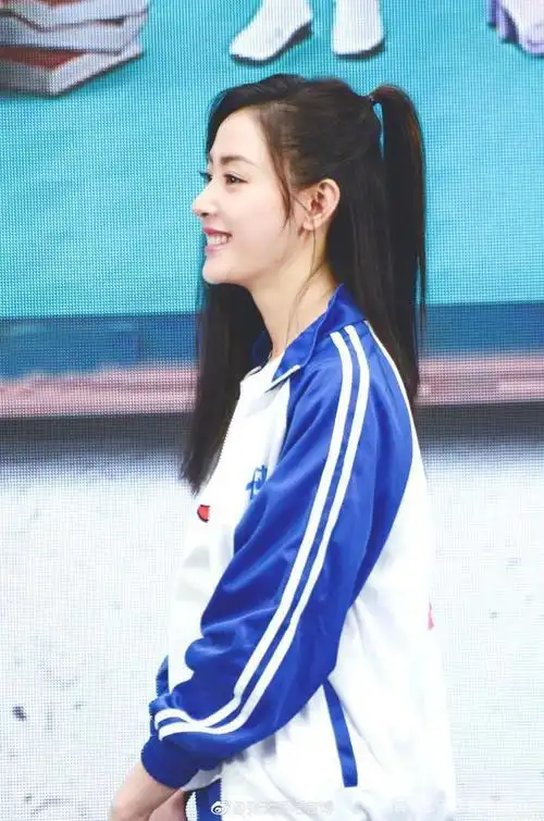 张天爱穿空姐服已经够美了?想不到穿起校服的她分明就是校花!