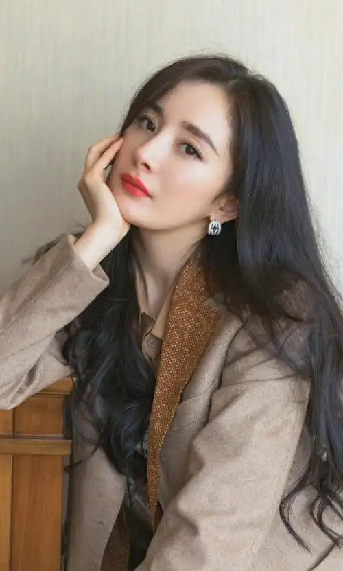 杨幂:国内70%的一线女明星,是靠着"男人"爬上去的