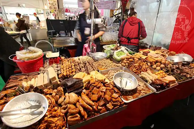 【台湾自由行5】汇集上百家小吃摊位的饶河街夜市