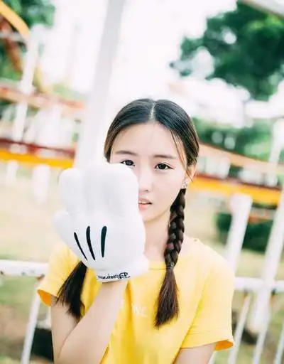 日系软妹短发双麻花辫,巧妙打造独特魅力发型