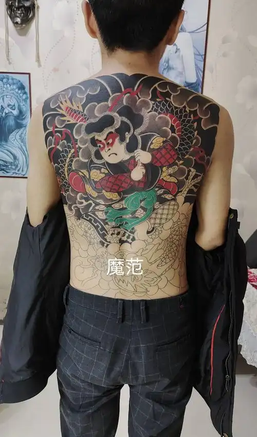 老传统满背纹身图片背部老传统人物日式纹身图案