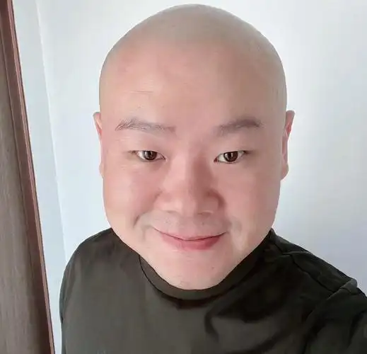 德云社岳云鹏剃光头,却因为激动发错微博,连改两次才发对了照片