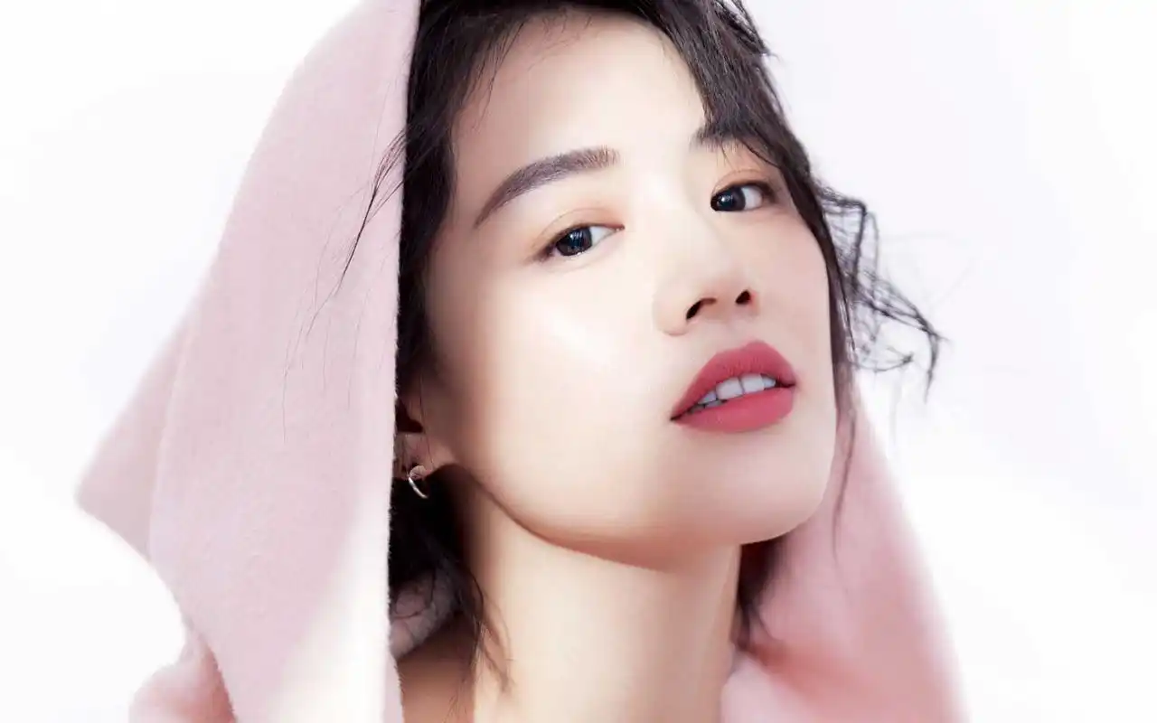 马思纯最新杂志封面性感写真图片壁纸