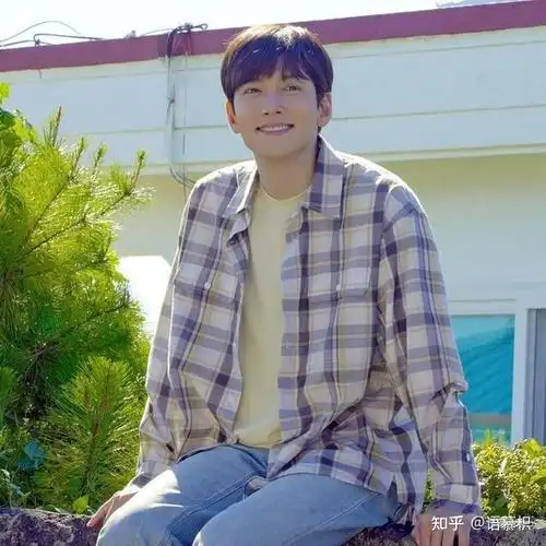 池昌旭再陷抽烟争议三达里室内彩排在演员剧组面前吸电子烟