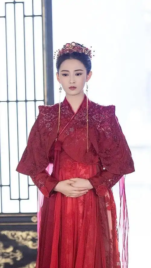 分享一波陈钰琪在《两世欢》中的美照,每个造型都好惊艳,零失误