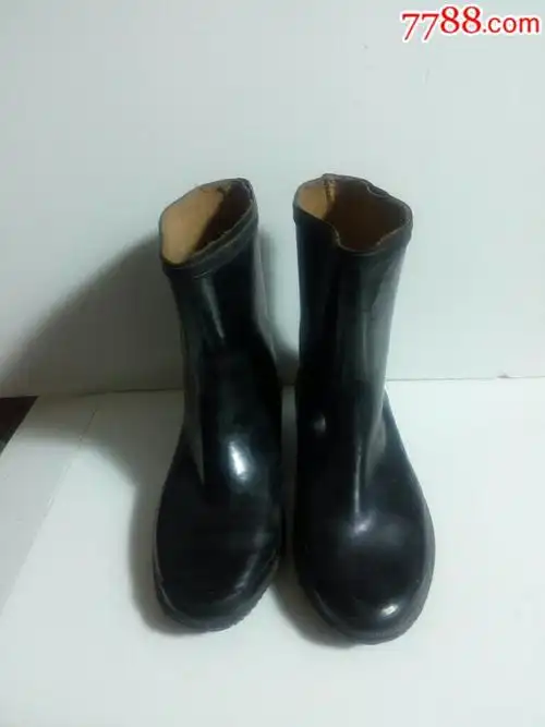 上海双钱牌雨鞋一双稀少