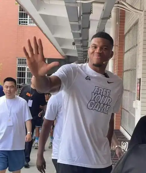 字母哥中国行近距离看到nba球员才知道天赋的差距有多大